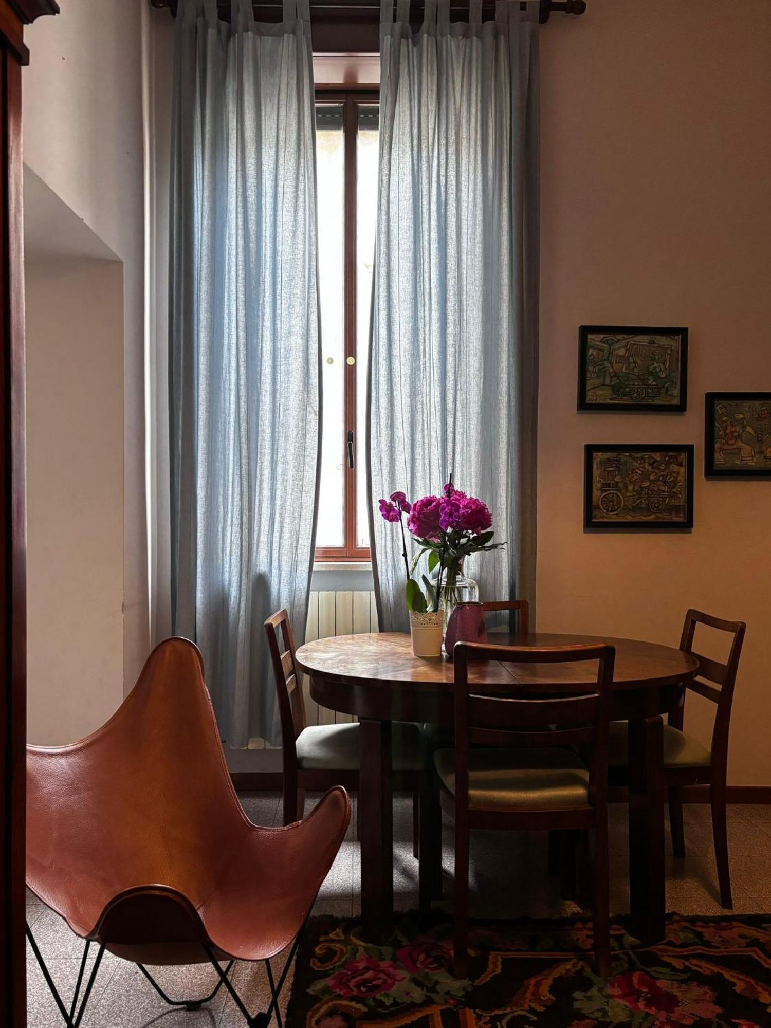 Golden Apartment *